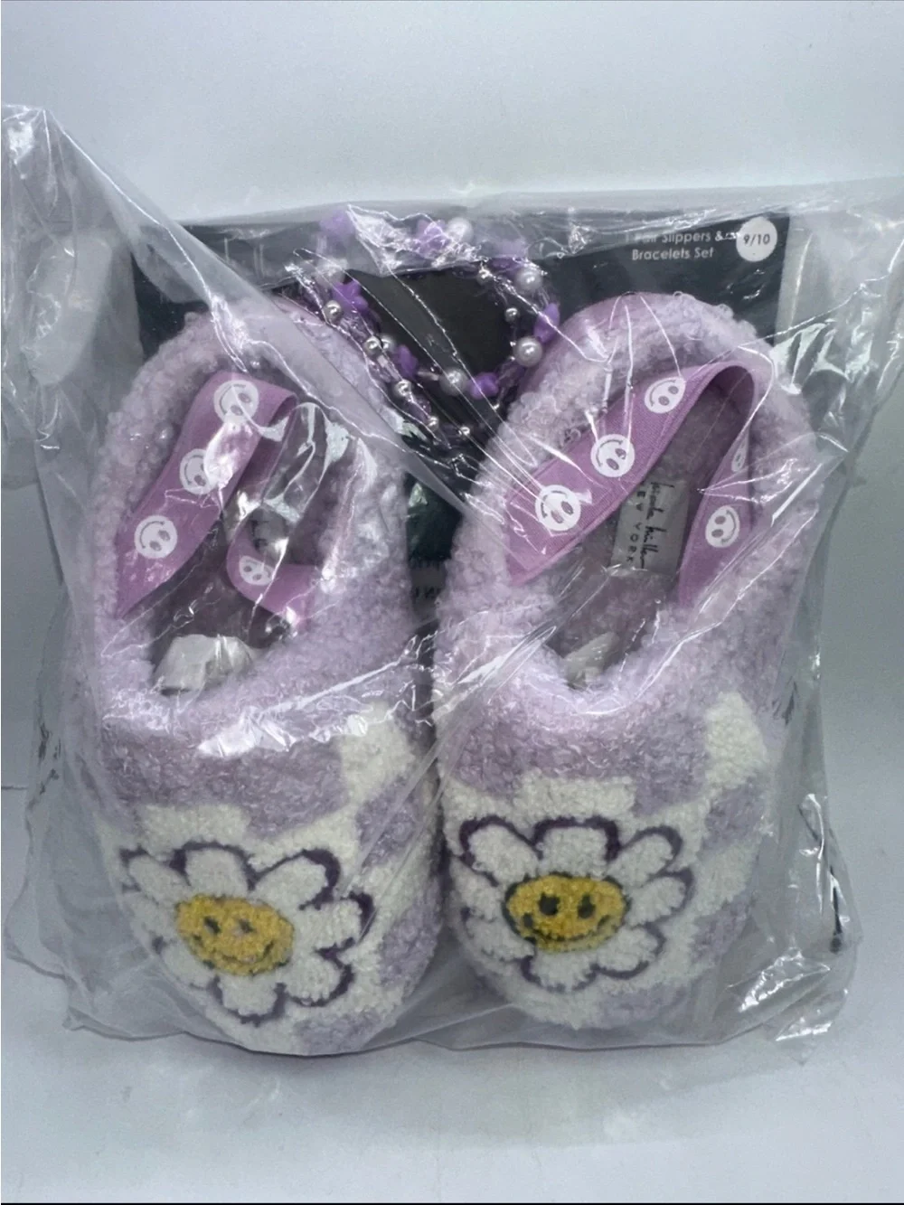 Nicole Miller Girls Purple checkered smiley slippers and bracelet set size 9/10